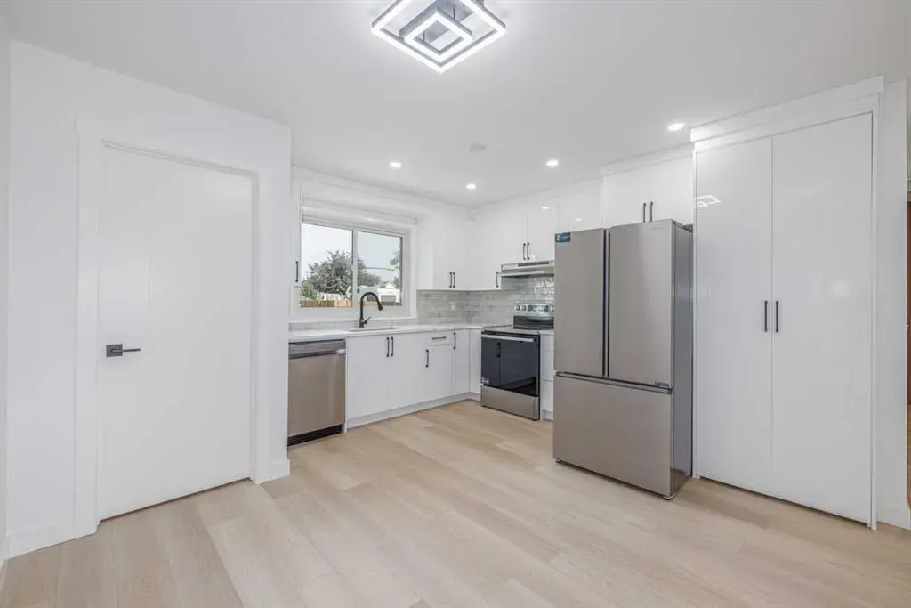 64 Malvern Crescent NE