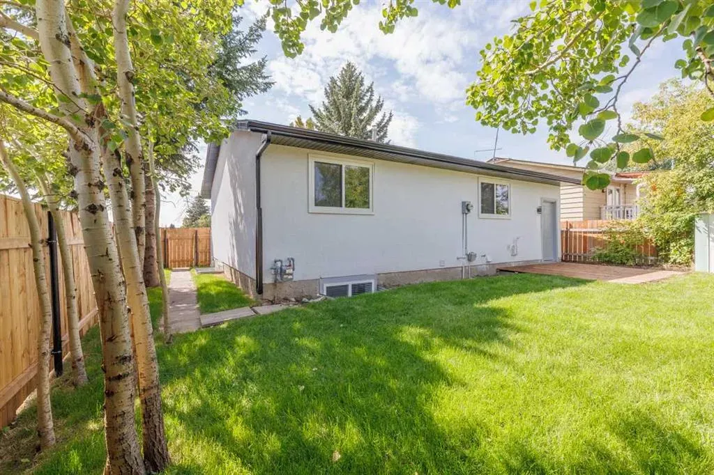 64 Malvern Crescent NE