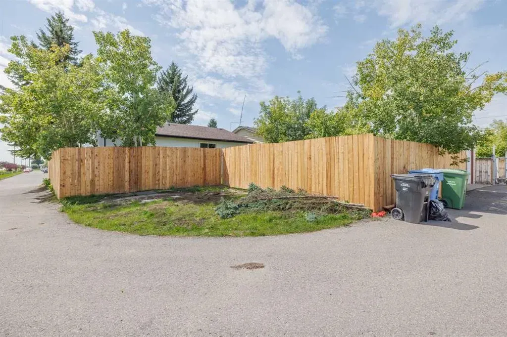 64 Malvern Crescent NE