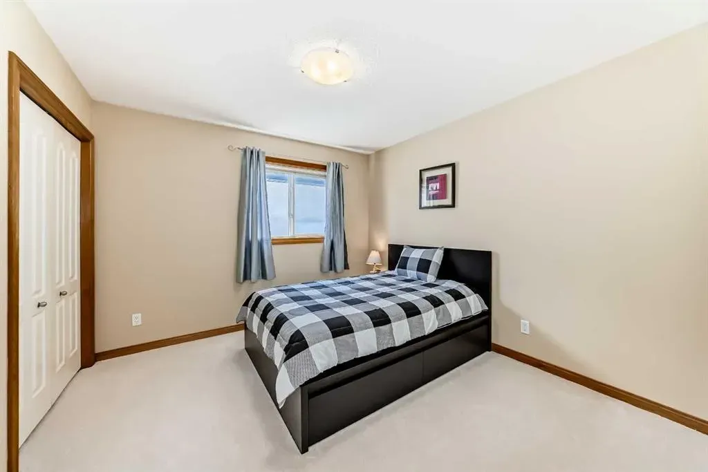 40 Royal Highland Court NW