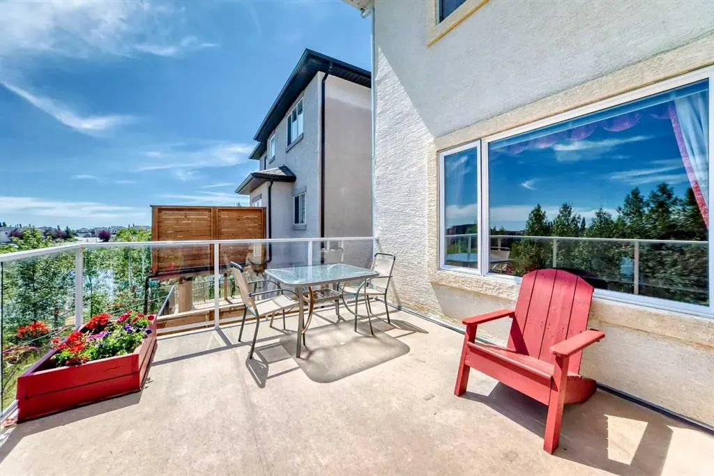 40 Royal Highland Court NW