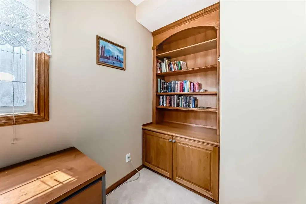 40 Royal Highland Court NW