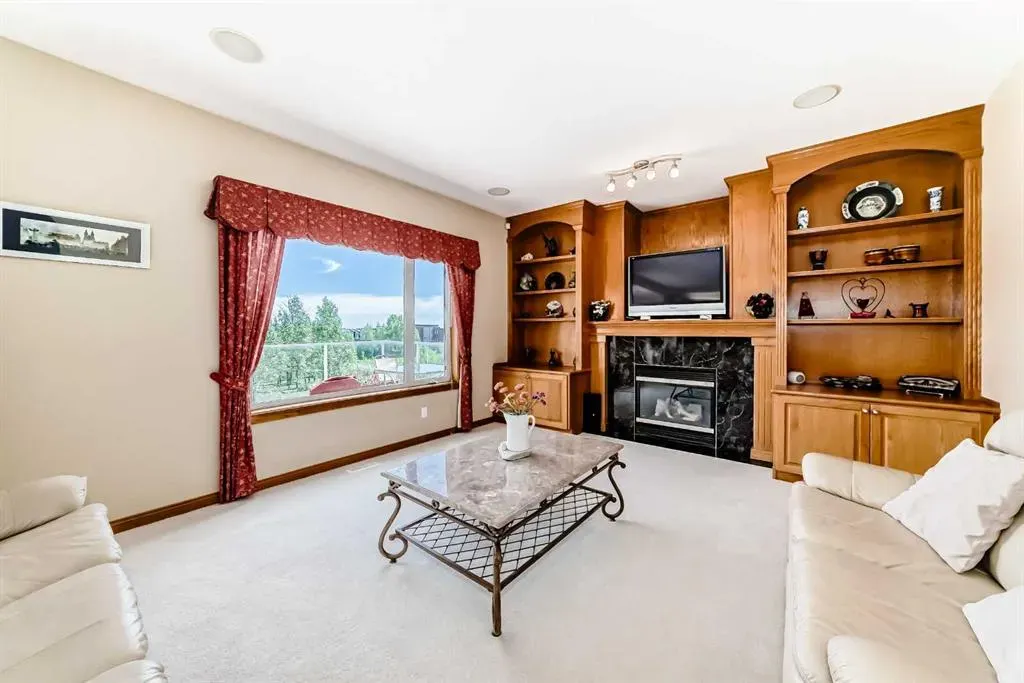 40 Royal Highland Court NW