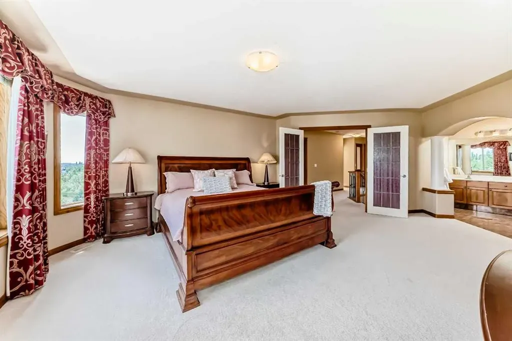 40 Royal Highland Court NW