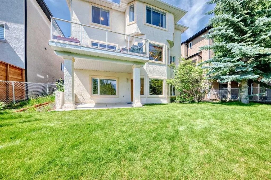 40 Royal Highland Court NW