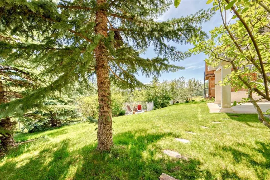 40 Royal Highland Court NW