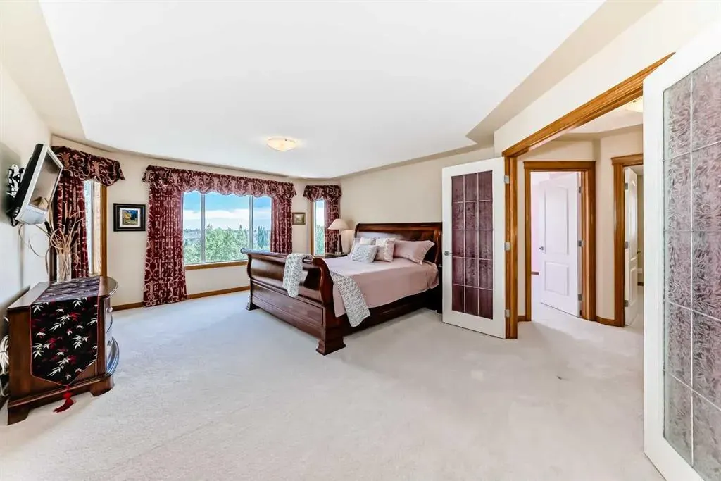 40 Royal Highland Court NW