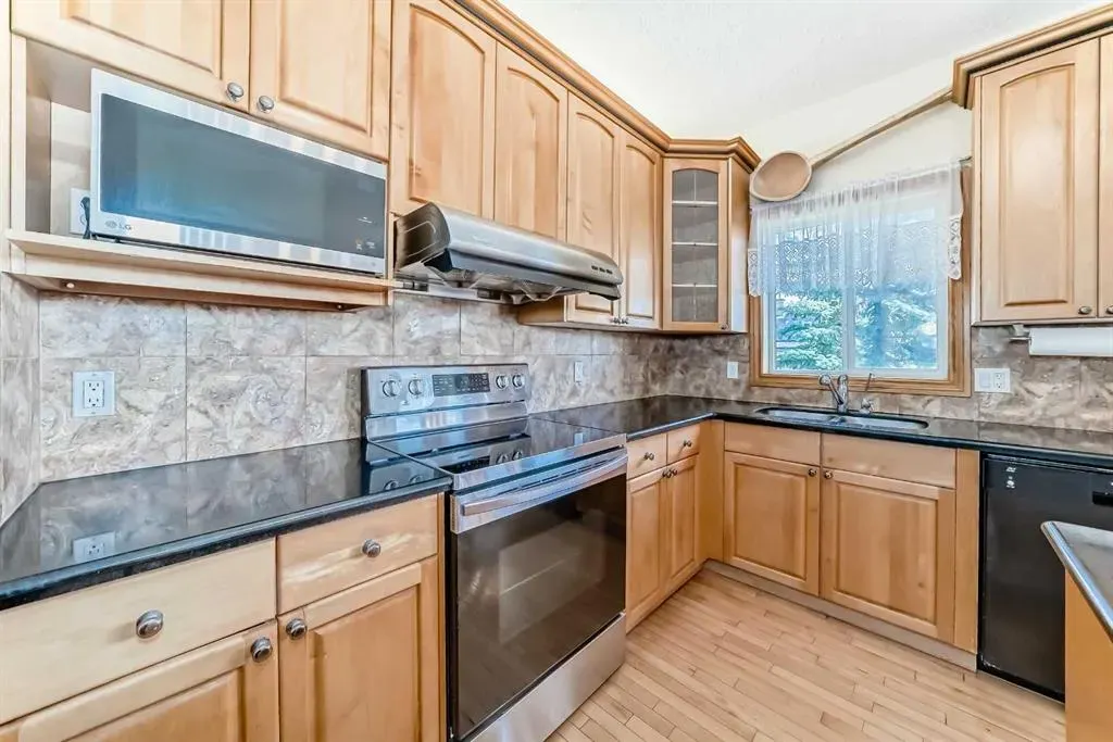 40 Royal Highland Court NW