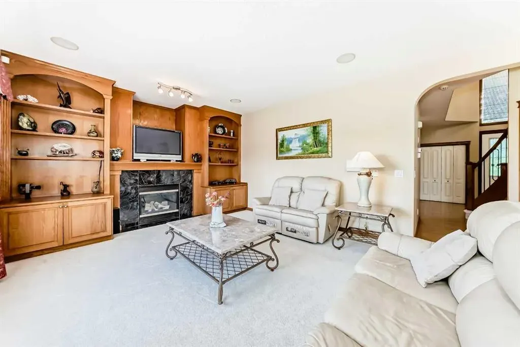 40 Royal Highland Court NW