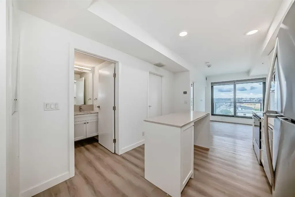 123 4 Street NE, #814