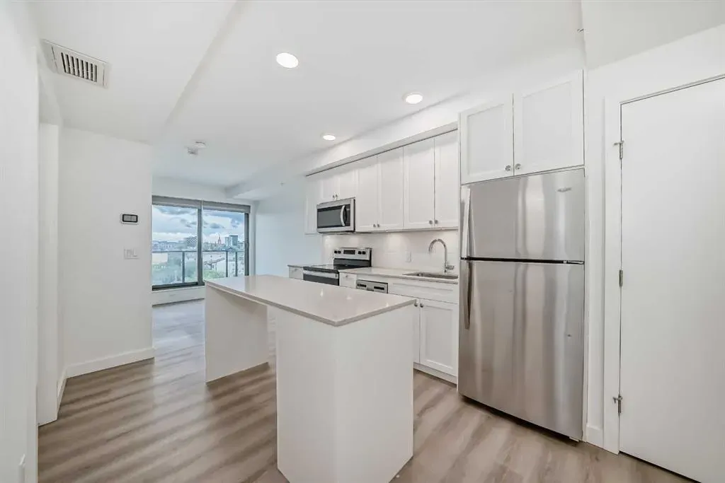 123 4 Street NE, #814