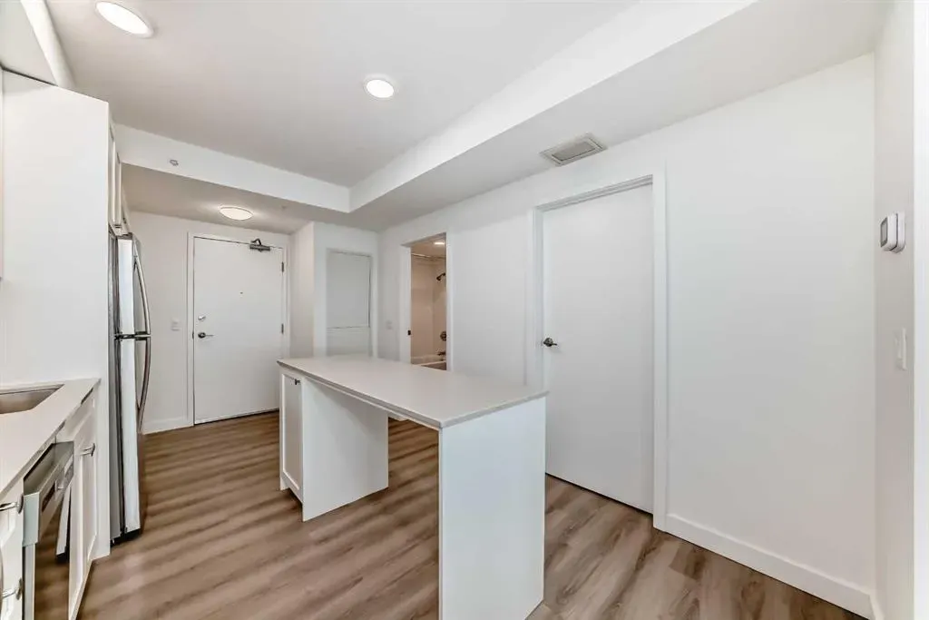 123 4 Street NE, #814