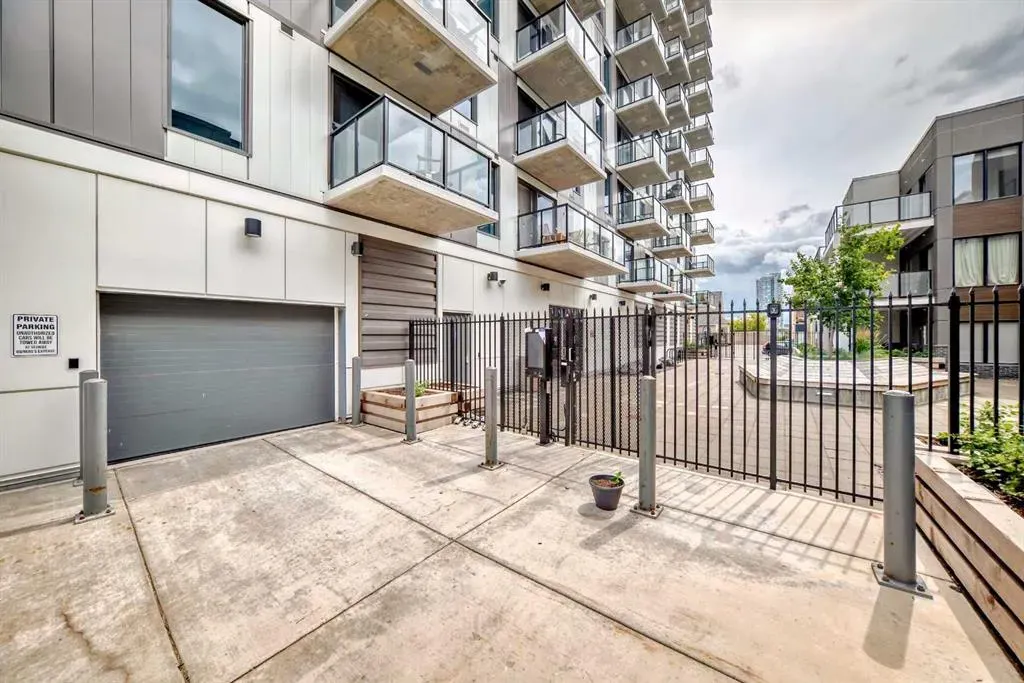 123 4 Street NE, #814