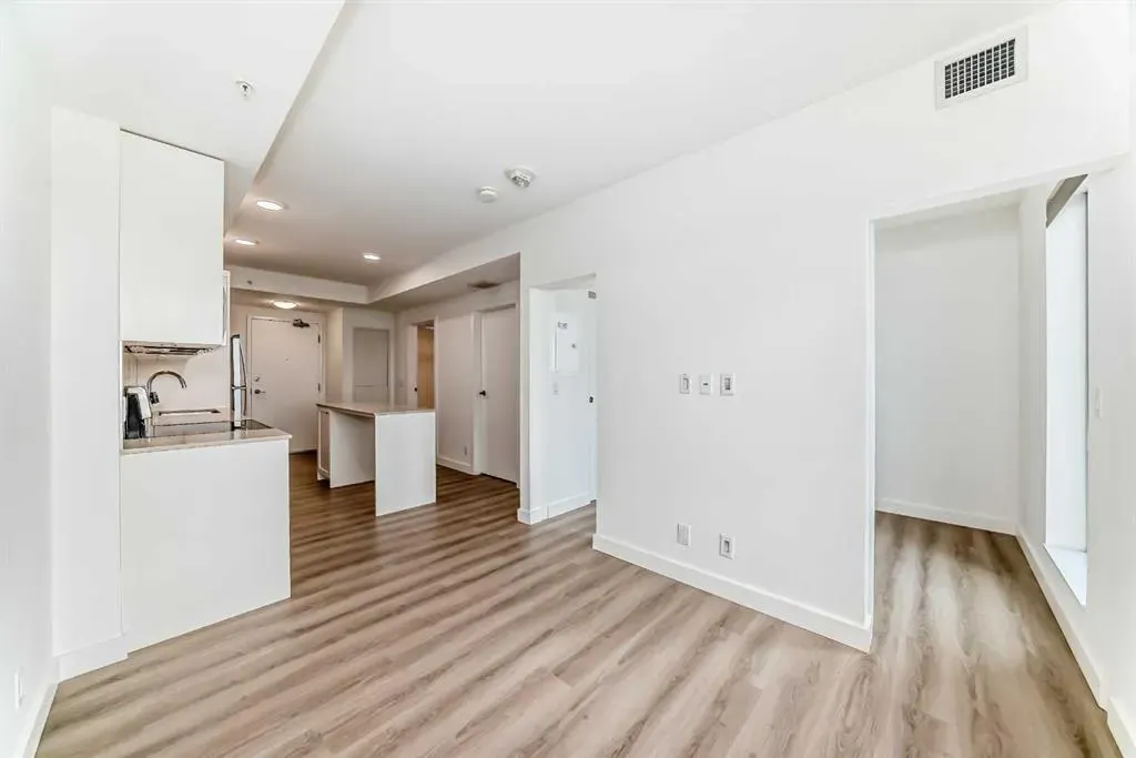 123 4 Street NE, #814