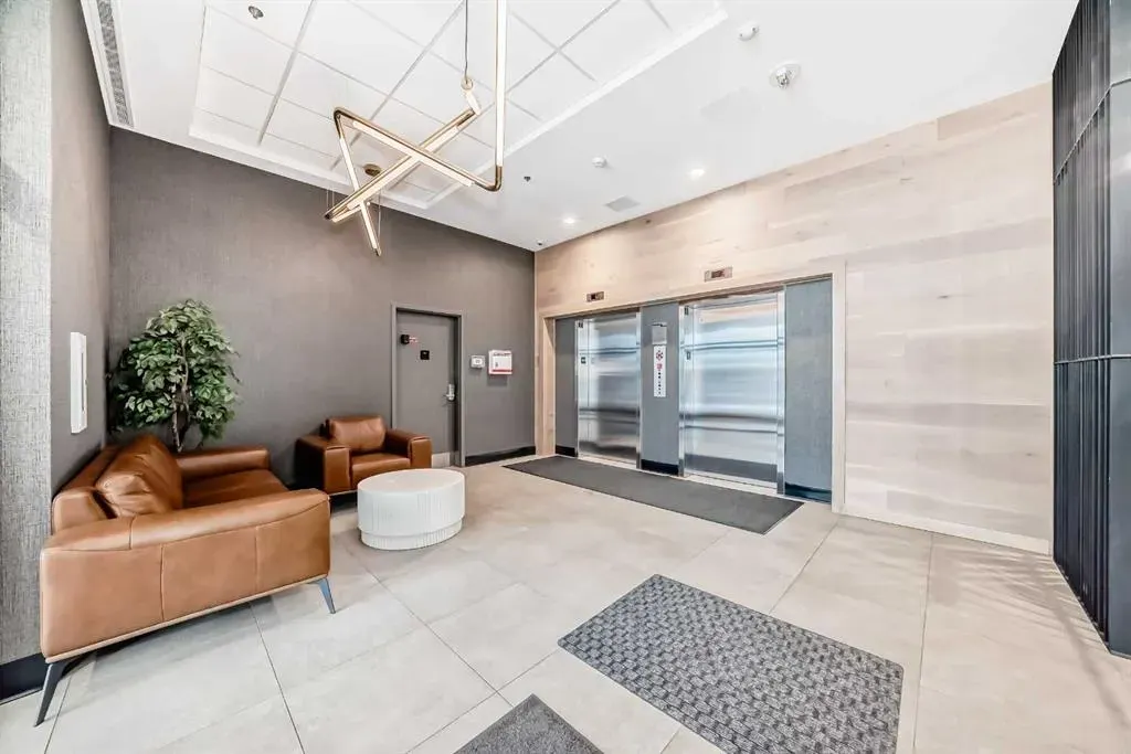 123 4 Street NE, #814
