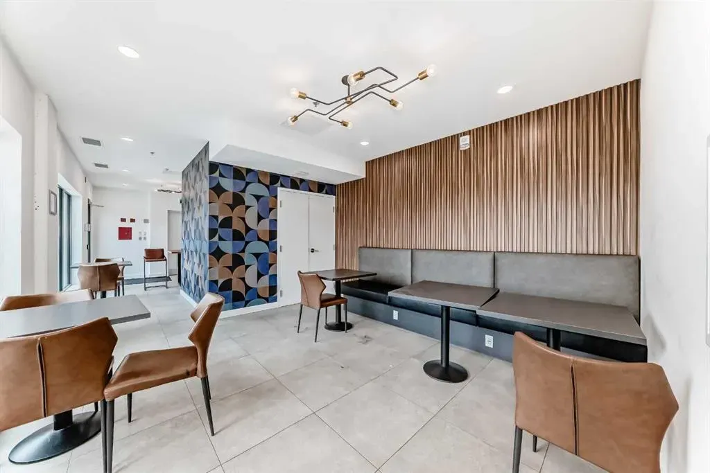 123 4 Street NE, #814