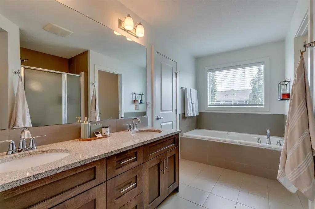 270 Legacy Heights SE