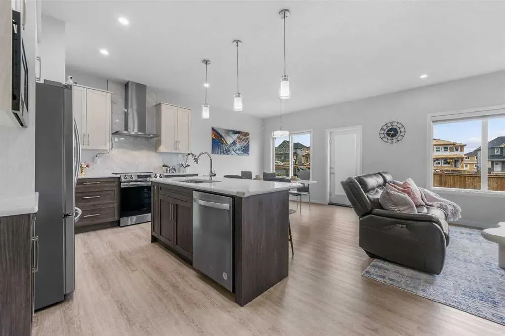 205 Legacy Reach Crescent SE