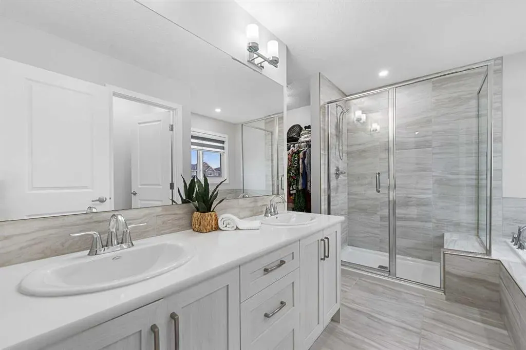 205 Legacy Reach Crescent SE