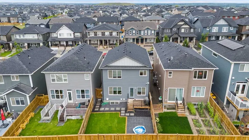 205 Legacy Reach Crescent SE