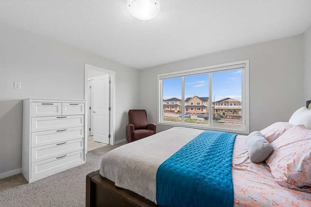 205 Legacy Reach Crescent SE