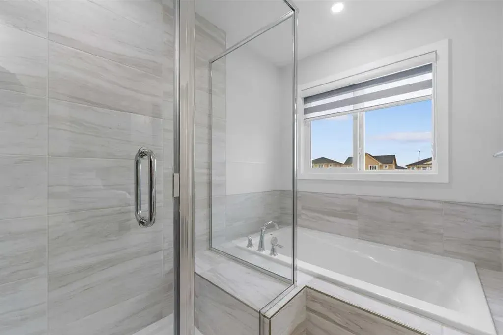 205 Legacy Reach Crescent SE