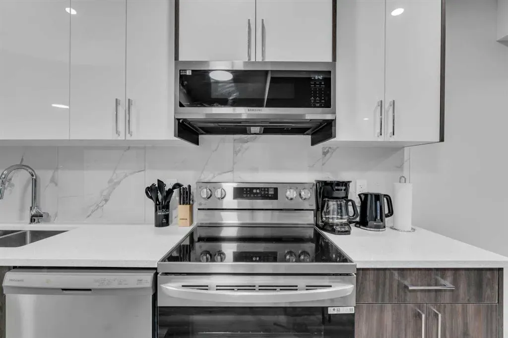 205 Legacy Reach Crescent SE