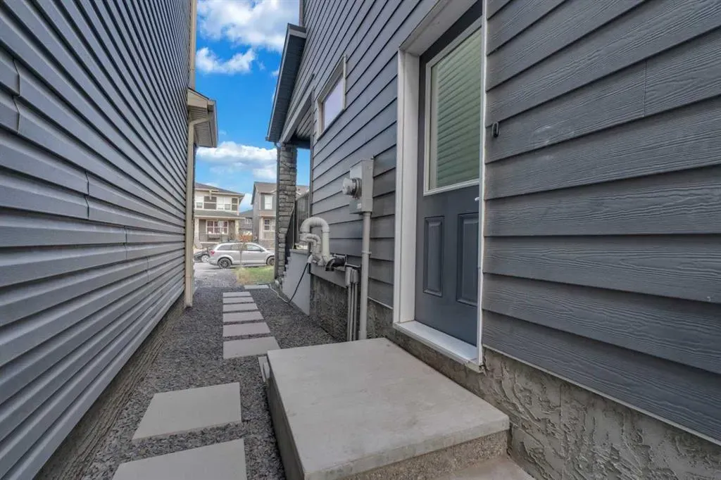 205 Legacy Reach Crescent SE