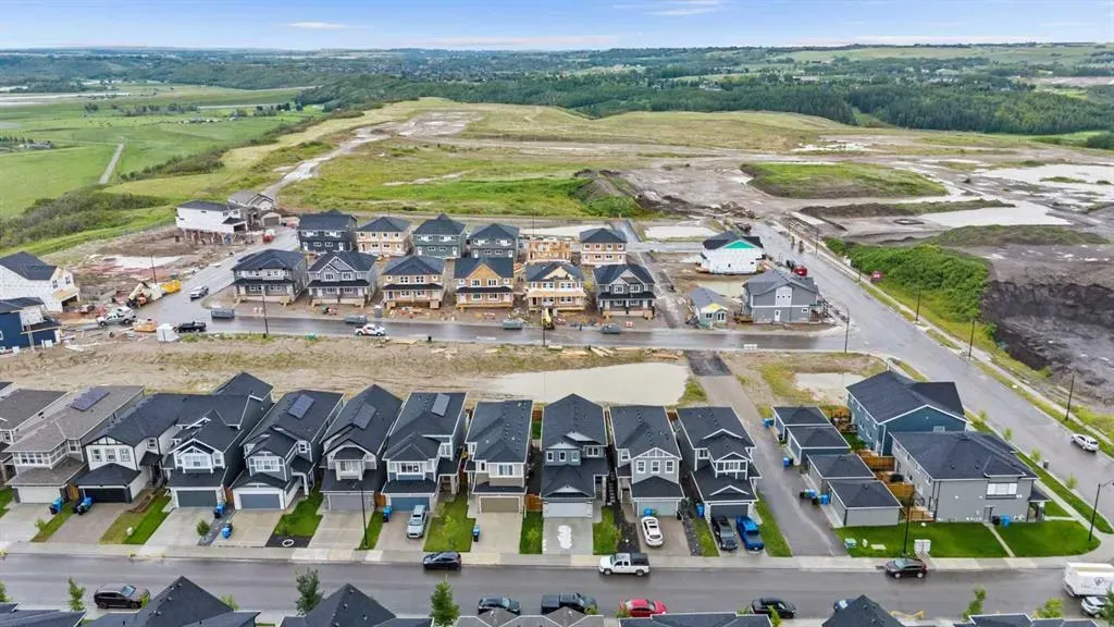 205 Legacy Reach Crescent SE