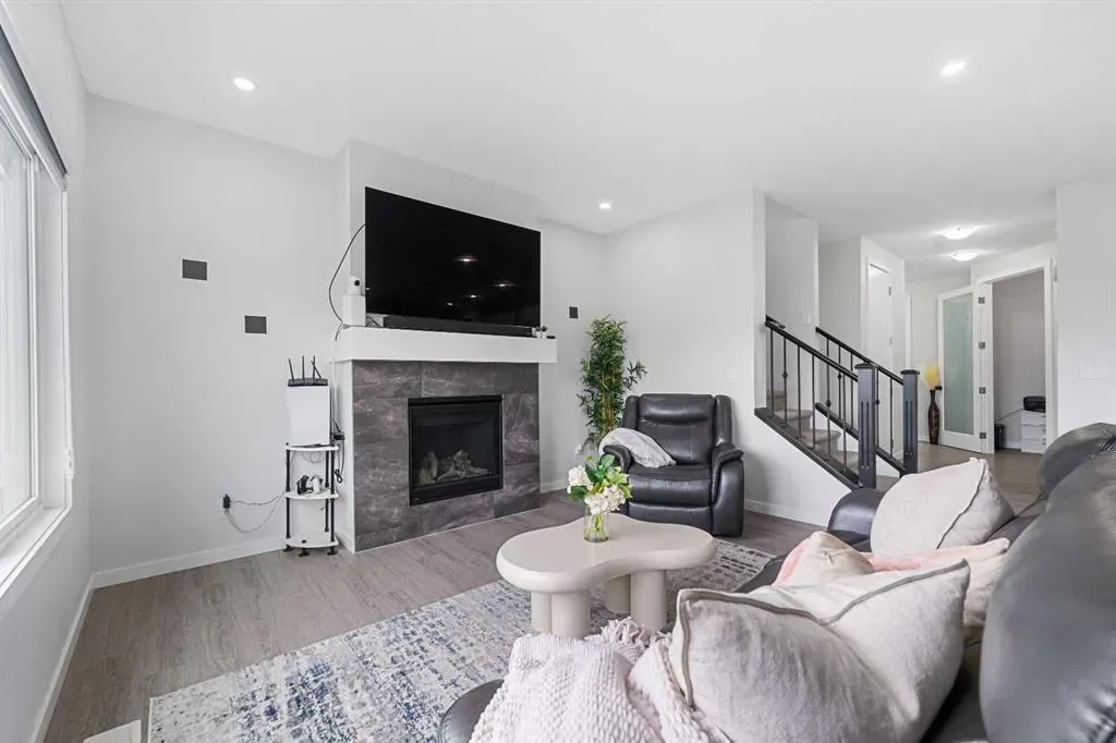 205 Legacy Reach Crescent SE