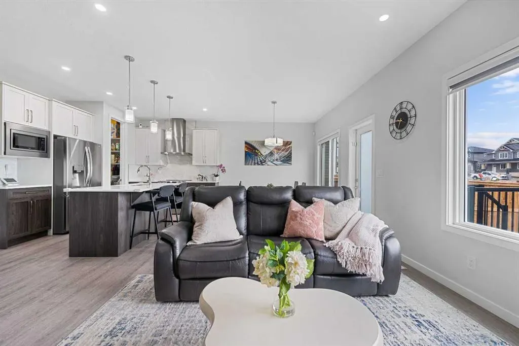 205 Legacy Reach Crescent SE