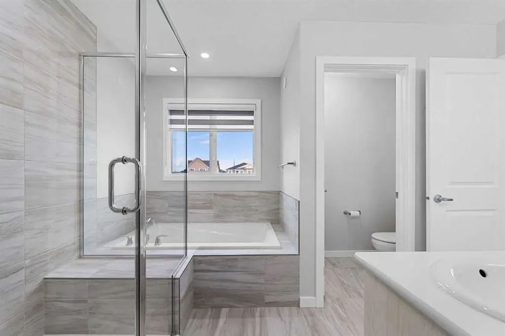 205 Legacy Reach Crescent SE