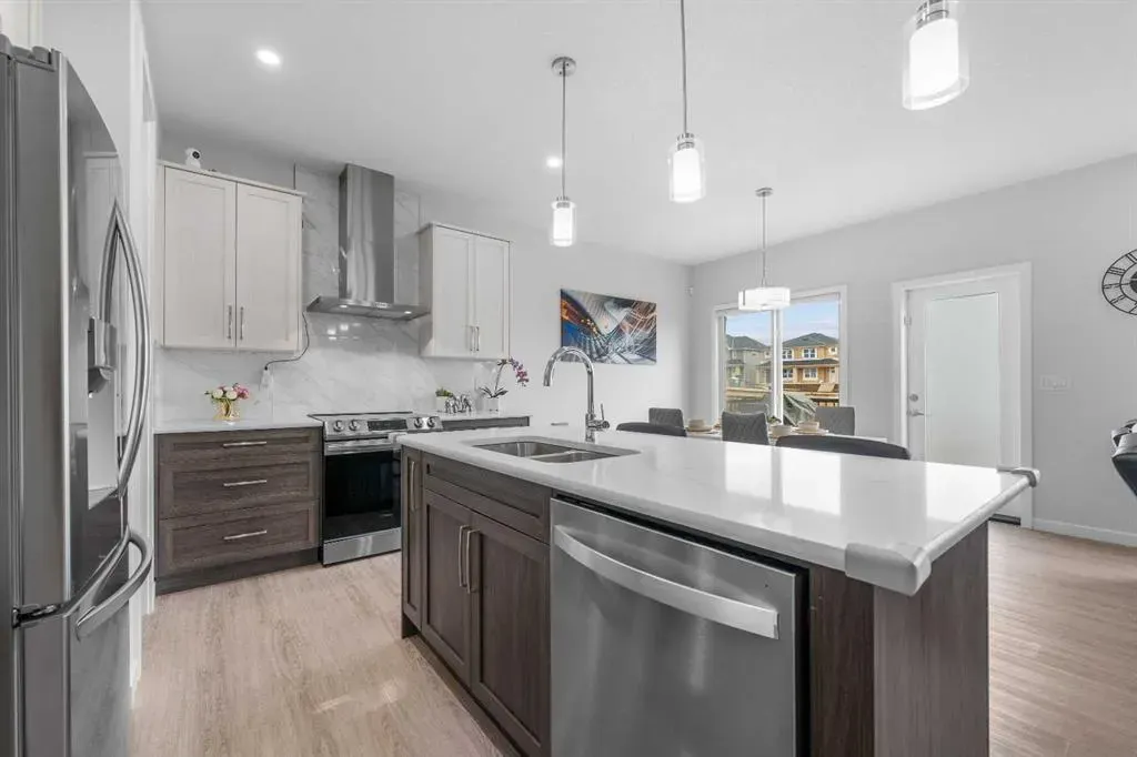 205 Legacy Reach Crescent SE
