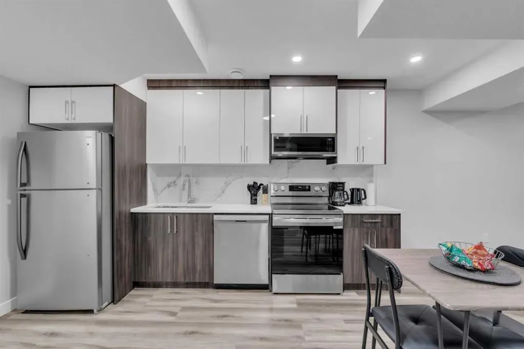 205 Legacy Reach Crescent SE