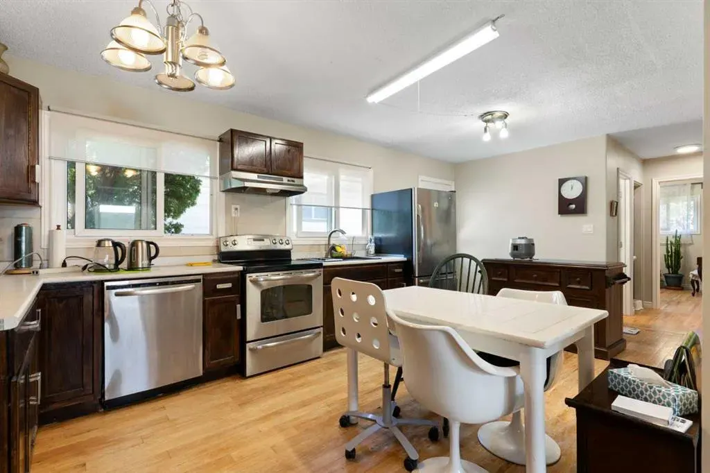 87 Hillgrove Drive SW