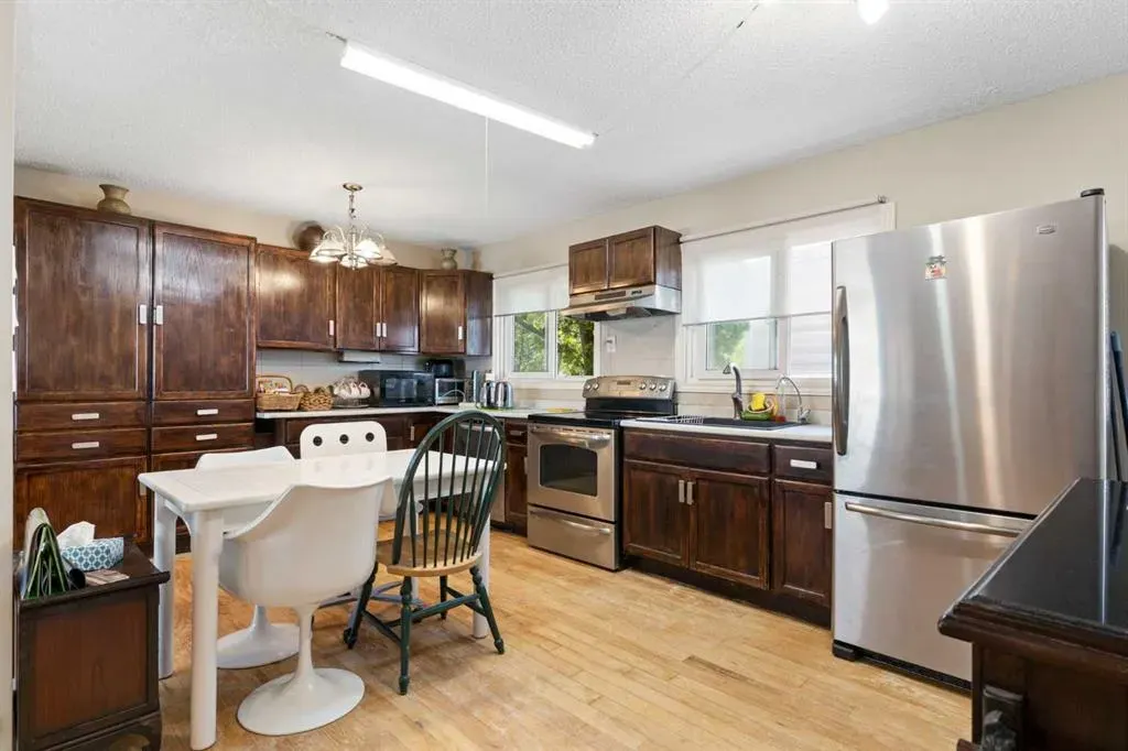 87 Hillgrove Drive SW