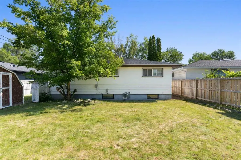 87 Hillgrove Drive SW