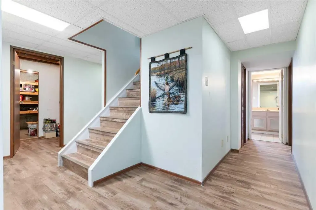 87 Hillgrove Drive SW