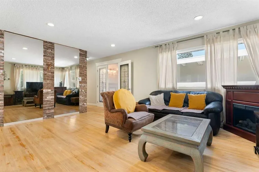 87 Hillgrove Drive SW
