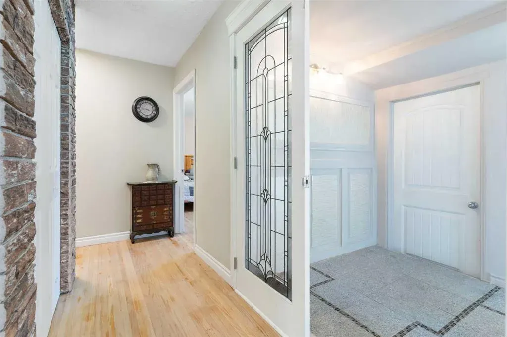 87 Hillgrove Drive SW