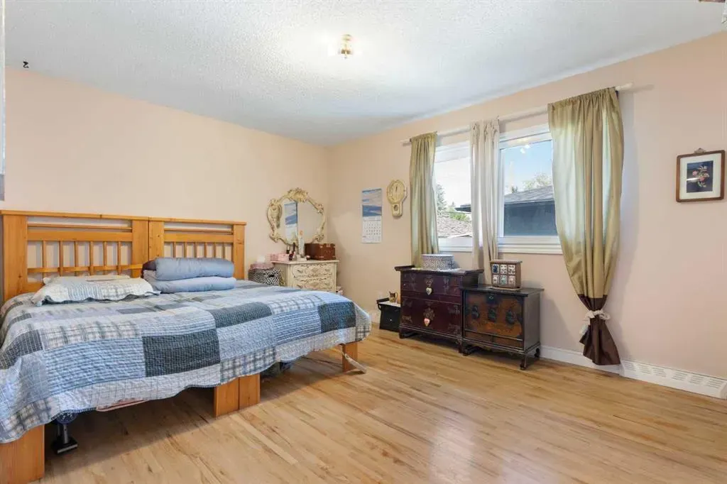 87 Hillgrove Drive SW