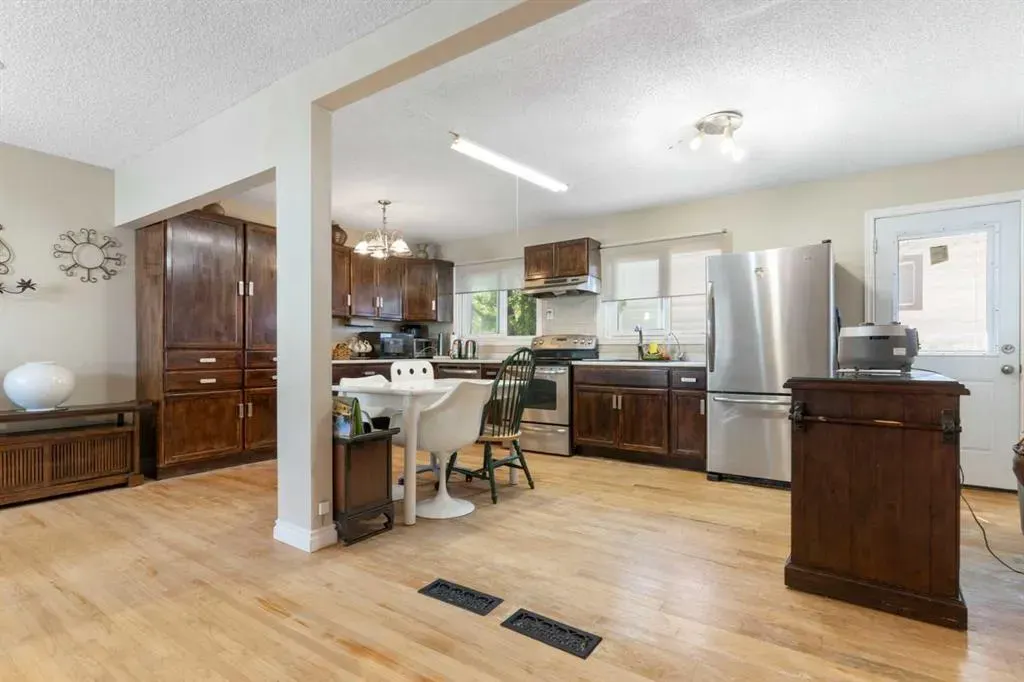 87 Hillgrove Drive SW