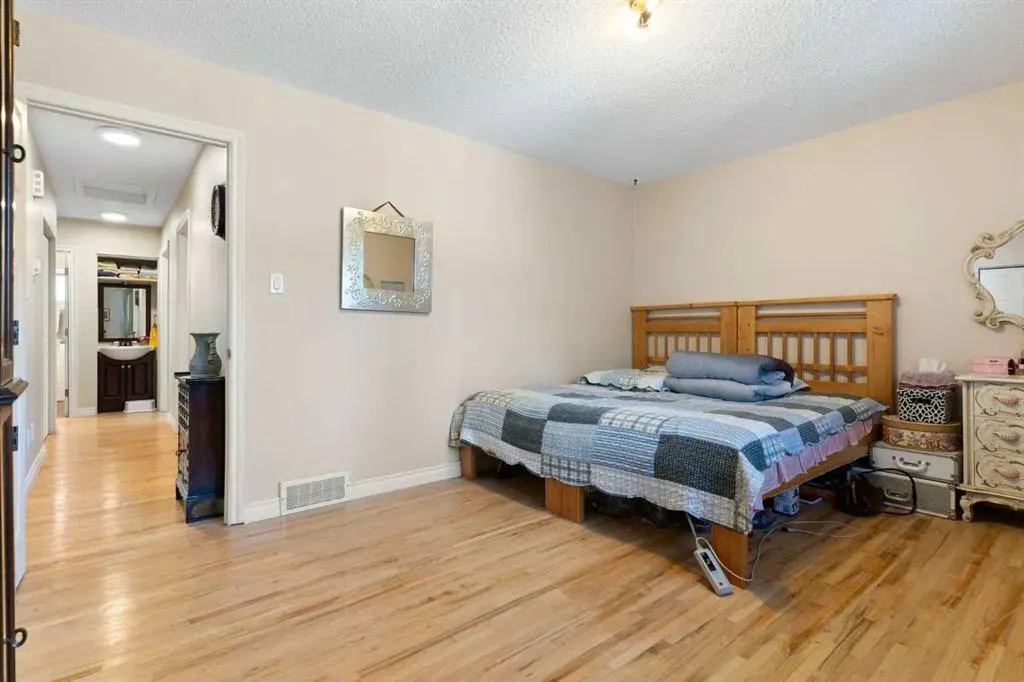87 Hillgrove Drive SW