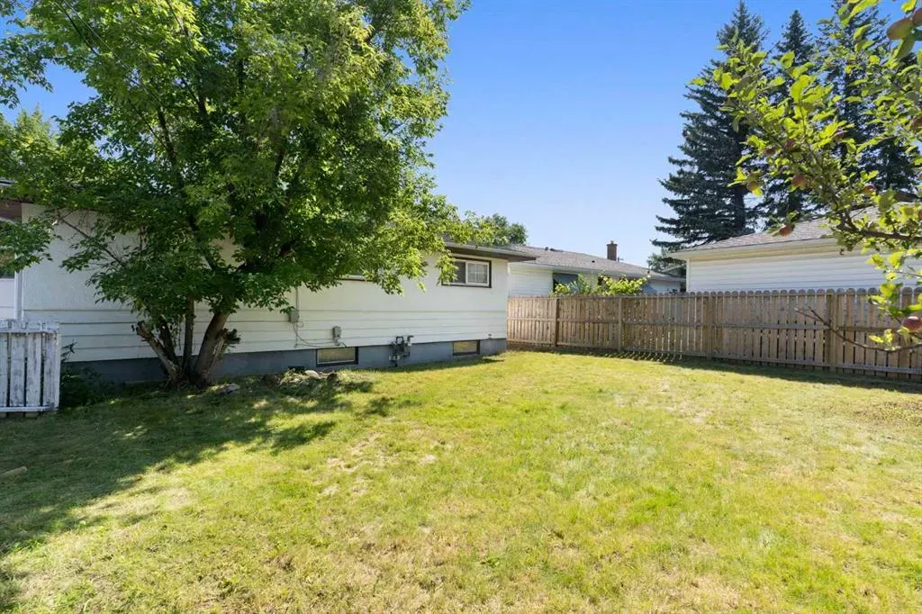 87 Hillgrove Drive SW