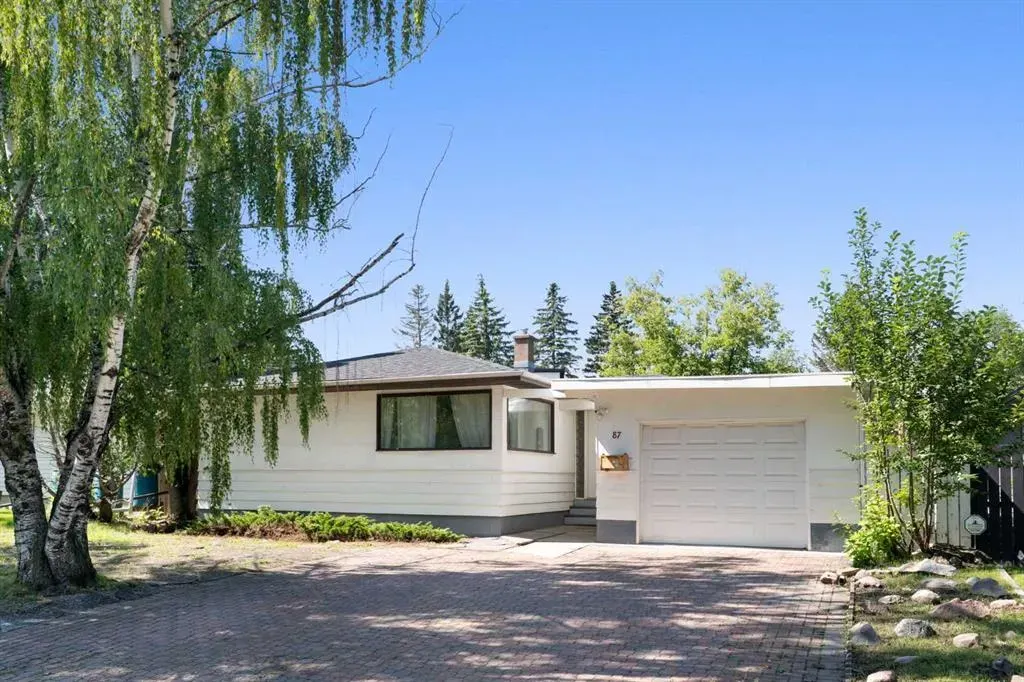 87 Hillgrove Drive SW
