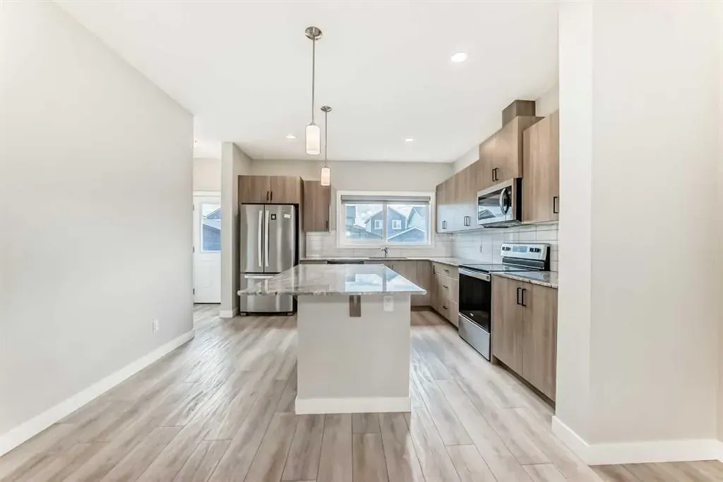 221 Midgrove Mews SW