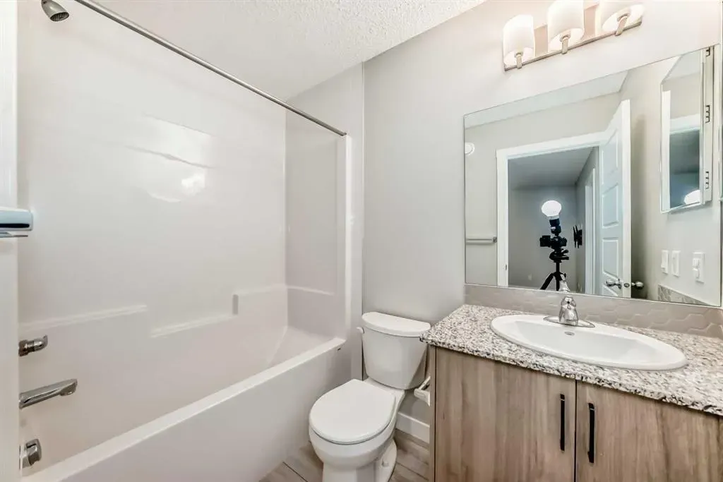 221 Midgrove Mews SW