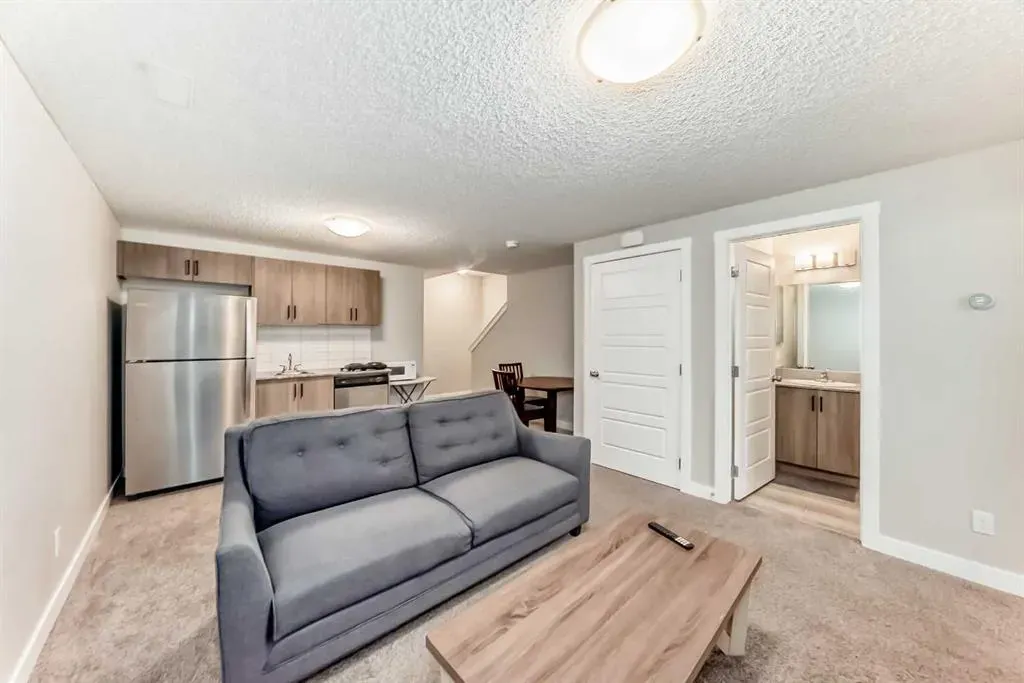 221 Midgrove Mews SW