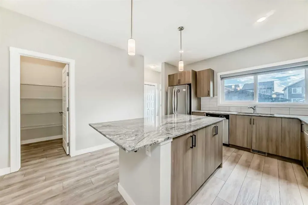 221 Midgrove Mews SW