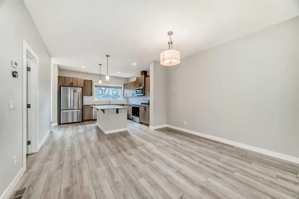 221 Midgrove Mews SW